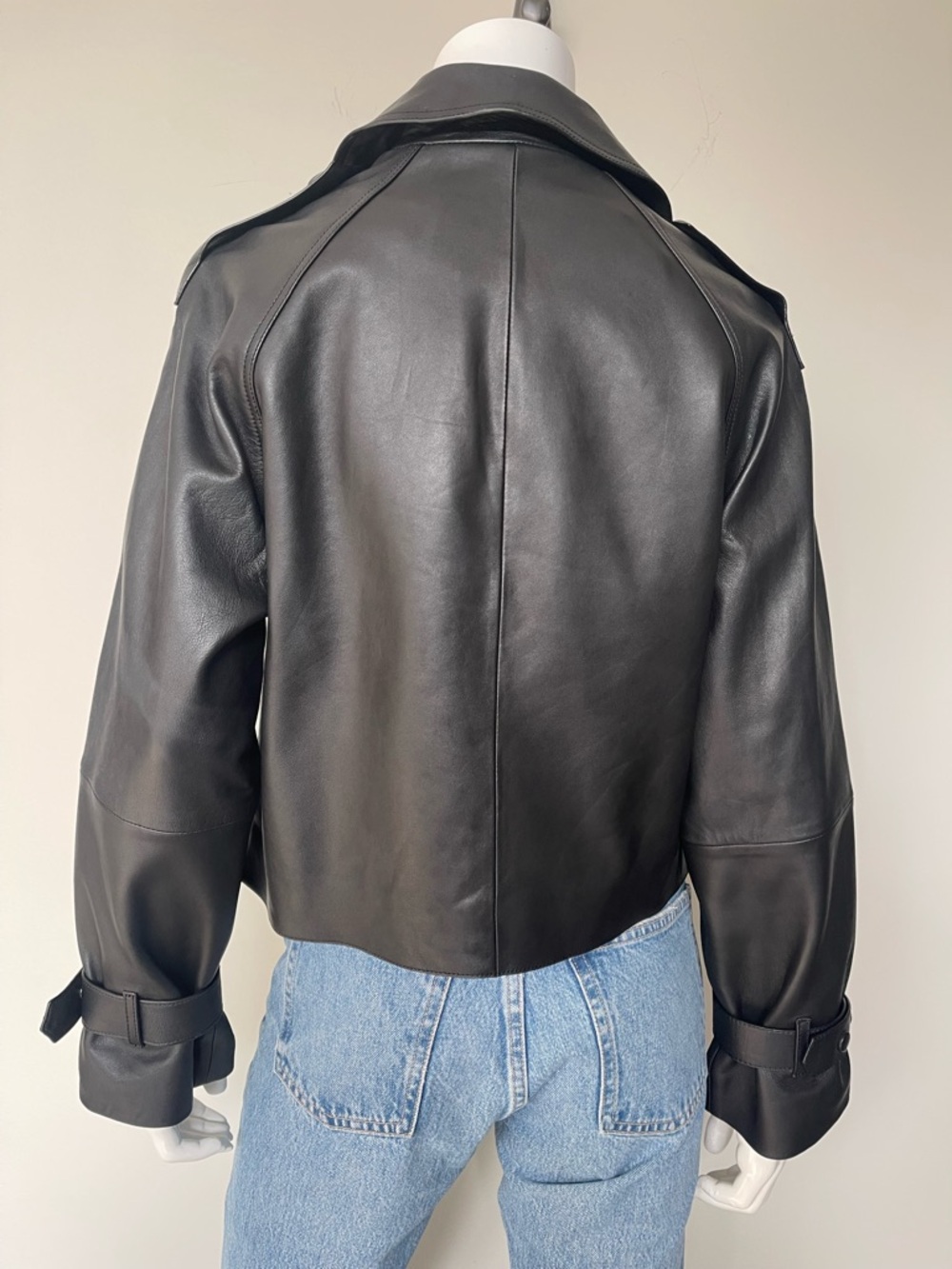 MASSIMO DUTTI Cropped Nappa Leather Trench Coat in Black - Picture 5 of 8